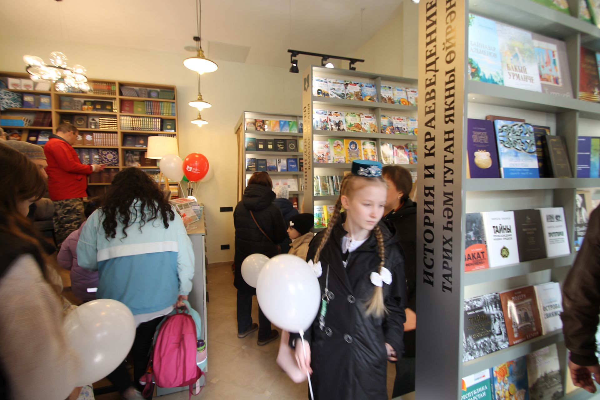 Казанда Бауман урамындагы татар китап кибете яңартылып ачылды