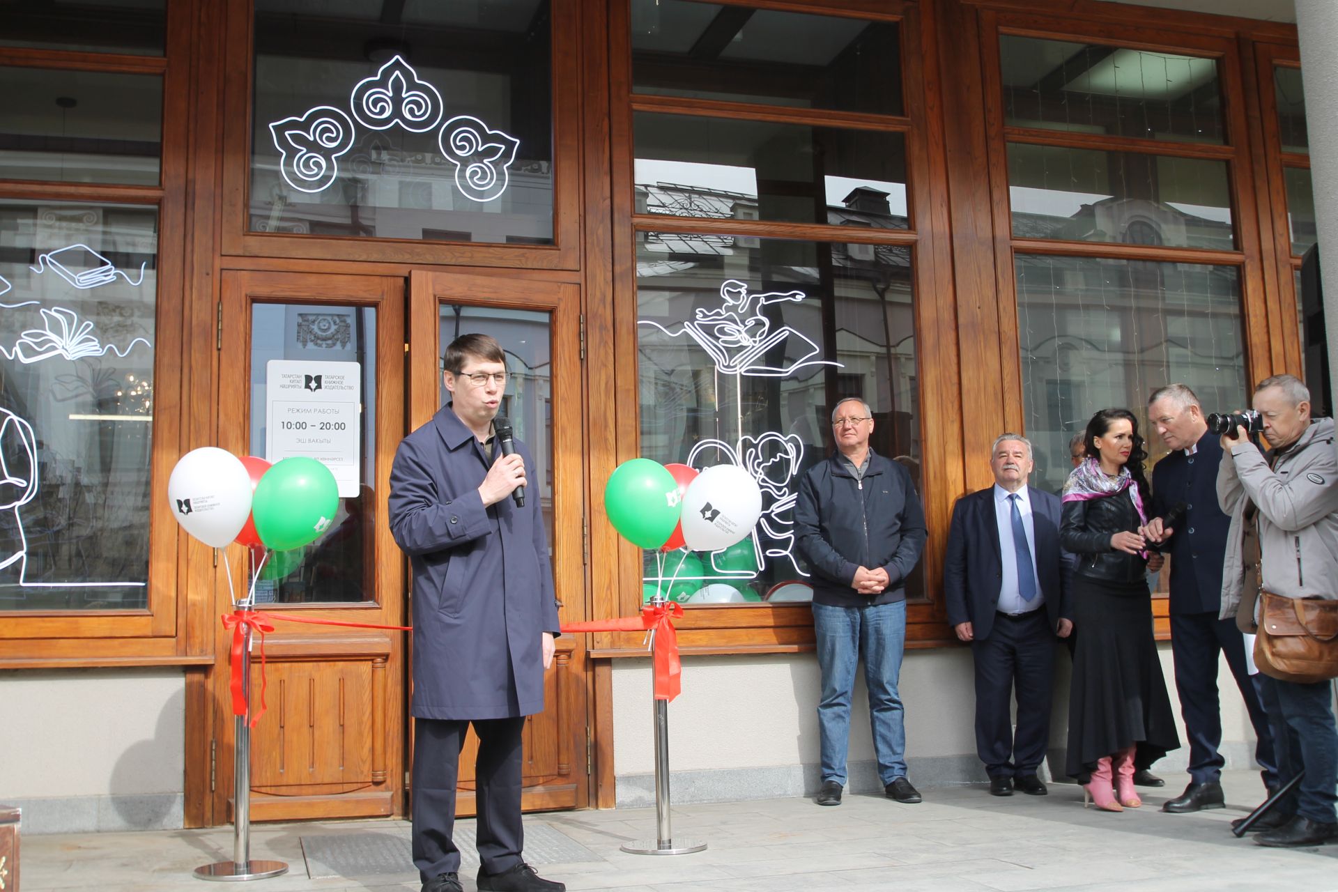 Казанда Бауман урамындагы татар китап кибете яңартылып ачылды