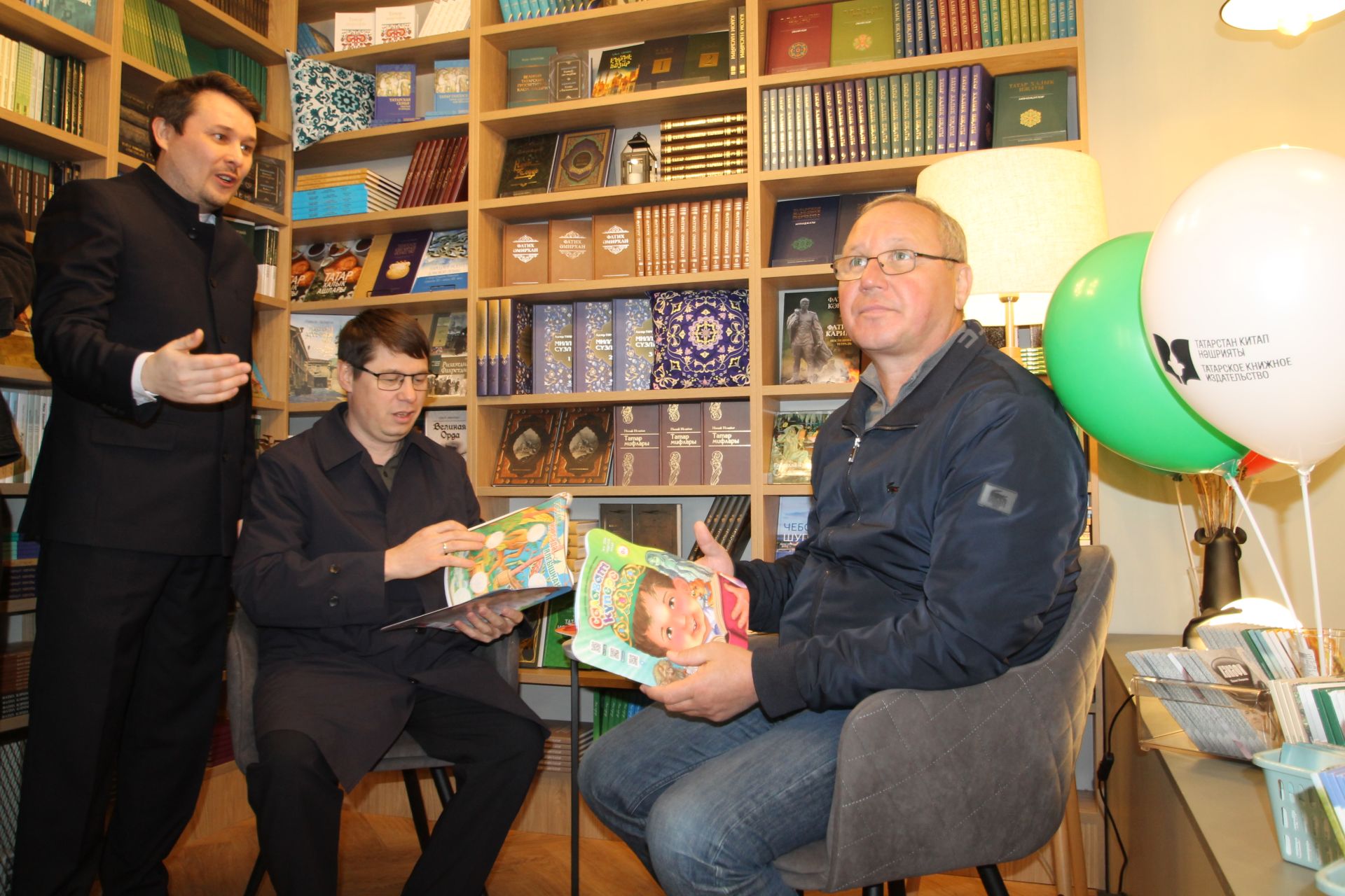 Казанда Бауман урамындагы татар китап кибете яңартылып ачылды