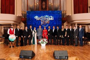 Зур шәхес исеменә “тәти” концерт: “Шәрык базары”нда Илһам Шакировны искә алдылар