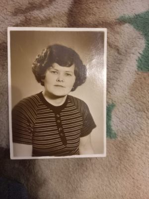 Аларның кайда җирләнгәнен эзләп табарга тиешмен