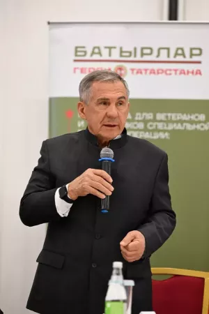 Миңнеханов «Батырлар. Татарстан Геройлары» программасында катнашучылар белән очрашкан