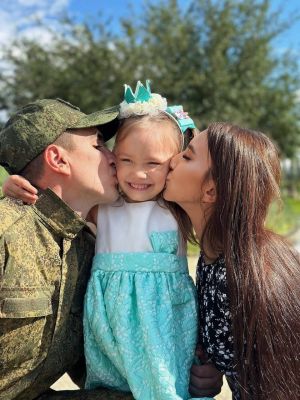 «Ике ел туган көне белән котлый алмадык, чөнки алгы сызыкка кереп китә»