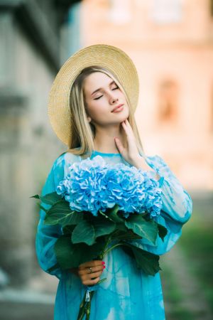 «Зәңгәр күлмәк»  (Хикәянең беренче өлеше)  Айгөл Әхмәтгалиева