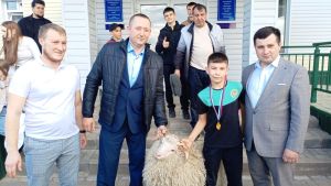 «Тырышлыгыңның, атнага бишәр көн тренировкага йөрүеңнең нәтиҗәсе бу...»