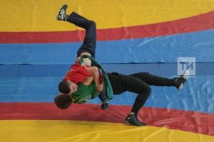 Көрәш буенча Татарстан чемпионатында кемнәр алда бара?