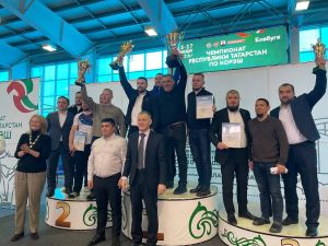 Көрәш буенча Татарстан чемпионатында кемнәр җиңде? (Җиңүчеләр исемлеге)