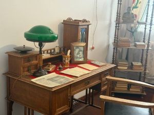 Без бел(мә)гән Муса