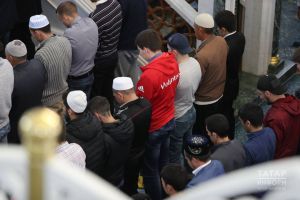 “Онлайн форматта ураза тотып булмый, онлайн сөйләшеп кенә була”