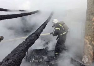 Апас районында коточкыч янгын: яшүсмер бала белән үги әтисе янган