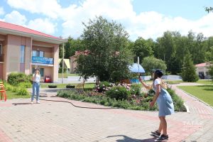 Бертуган сеңлем мине күрә алмый...