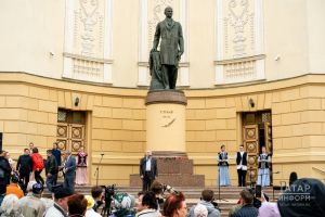 490 урам, авыллар, аэропорт һәм театр: Тукай исеме республикада ничек яши?