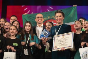 «Апуш» татар балалар театр студиясе Ижау шәһәрендә Татарстан данын яклады