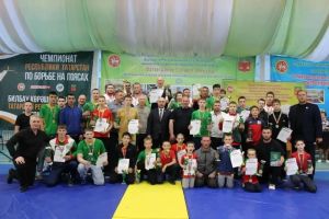 Көрәш буенча Салават Фәтхетдинов призларына узган бәйгенең җиңүчеләре