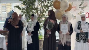 “Җәннәткә кергәндә безне тавыштан таныячаклар”: «Апанай» мәдрәсәсендә чыгарылыш кичәсе узды