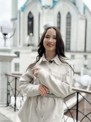 «Татар кызлары» хитына сүзләр язган 20 яшьлек кыз: «Шигырь язарга мине кайгы өйрәтте»