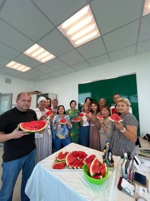 «Бер-бер артлы китеп бардылар»