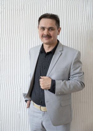 26 ел театрда: “Көлкеле образлар да уйландырырга тиеш”
