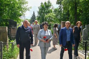 Депутатлар төрле елларда эшләгән парламент җитәкчеләрен искә алды