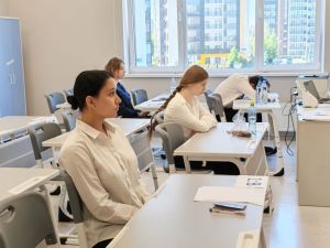 Имтиханнар чираты: тыштан тыныч, эчләрендә нинди җил-давыллар уйныйдыр...
