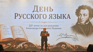 Рөстәм Миңнеханов Рус теле көнен бәйрәм итүдә: Күп милләтле Татарстан халкы өчен бу бәйрәм аерым мәгънәгә и