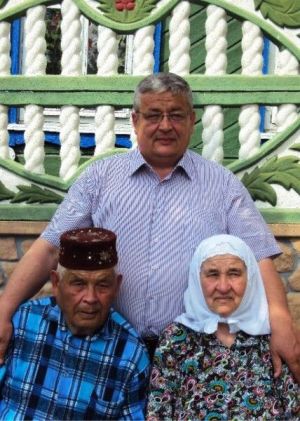 «Бер әтидә мең шәхес»: Зиннур Хөснияр турында якыннары һәм танылган шәхесләр нәрсә сөйли?