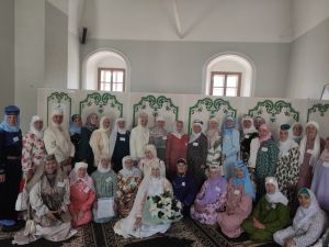 Йөрәкләрне уяткан язмалар җыентыгы: «Мин ничек намазга бастым»