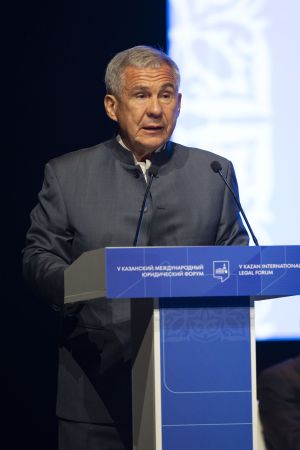 Рөстәм Миңнеханов V Казан халыкара юридик форумында катнашты