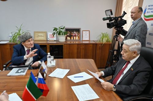 Мингол Галиев Фәрит Мөхәммәтшинга нинди сорау белән чыккан?