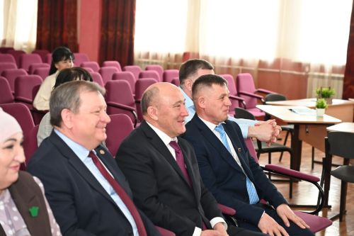 Марат Әхмәтов: «Нурлат районының туган телләрне саклау тәҗрибәсен башка муниципалитетларга да тарату мөһим»