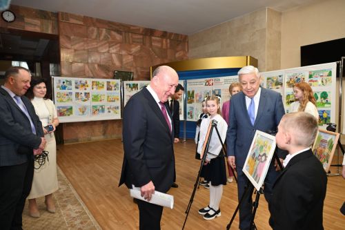 Дәүләт Советында «Парламент дәресе – 2026» кысаларында республика бәйгесендә җиңүчеләрне бүләкләделәр