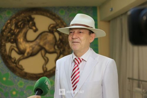 Асаф Вәлиев «Трамвайчы кыз» җырының серләрен ачты
