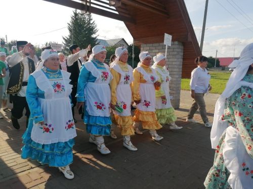 “Элек туйда ике як туганлашкан, ә хәзер концерт карыйлар”