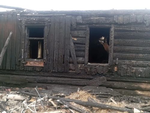 Апаста янгын: 4 балалы Мостафиннар гаиләсе йортсыз калган