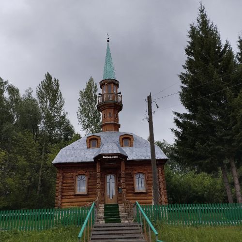 Иминлекнең нигезе ишек өстендәге ат дагасында түгел: йөрәгебез кемгә бәйләнгән?